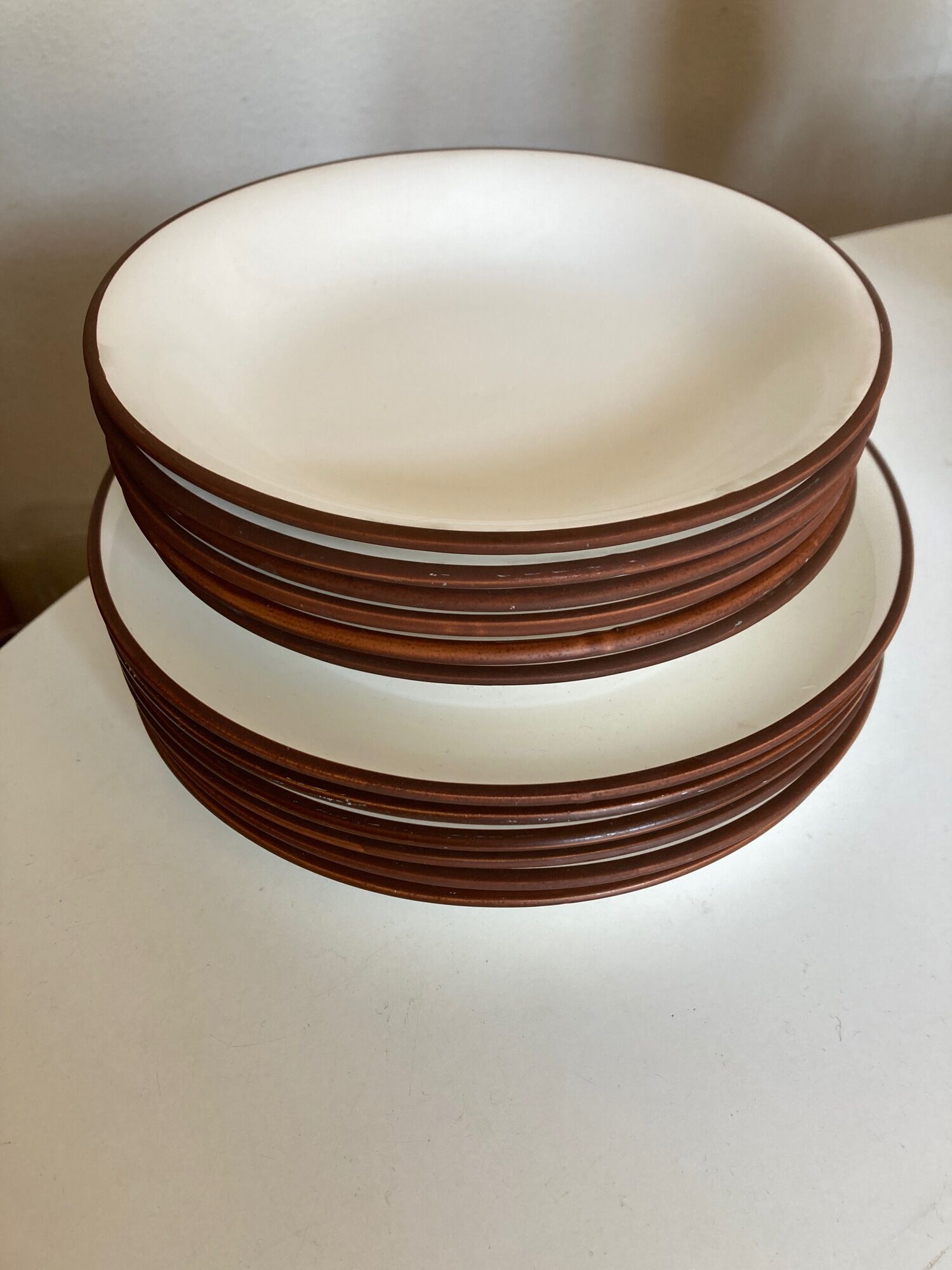 Set of 6 flat plates and 6 hollows in enamelled earth KMK 1965