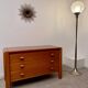Ancienne commode 3 tiroirs en orme massif design années 70 brutaliste