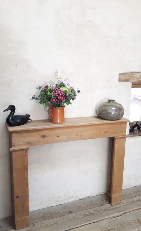 Fireplace mantle XIX l130xh103cm in fir