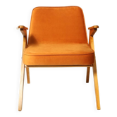 Fauteuil moderne tissus orange 1962 design par Chierowski design moderne milieu du siècle