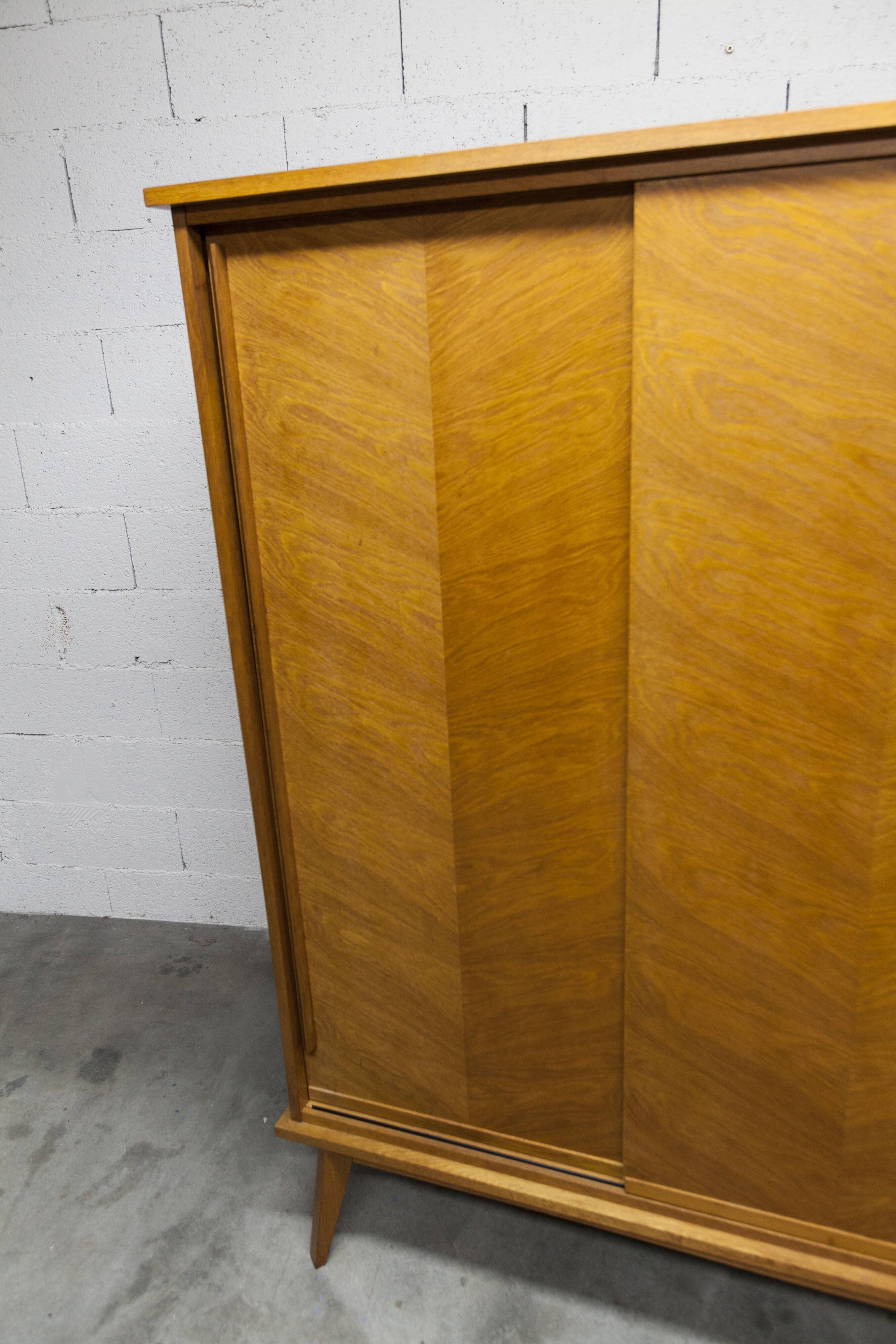 Armoire penderie 1950 pieds compas portes coulissantes plateau neuf