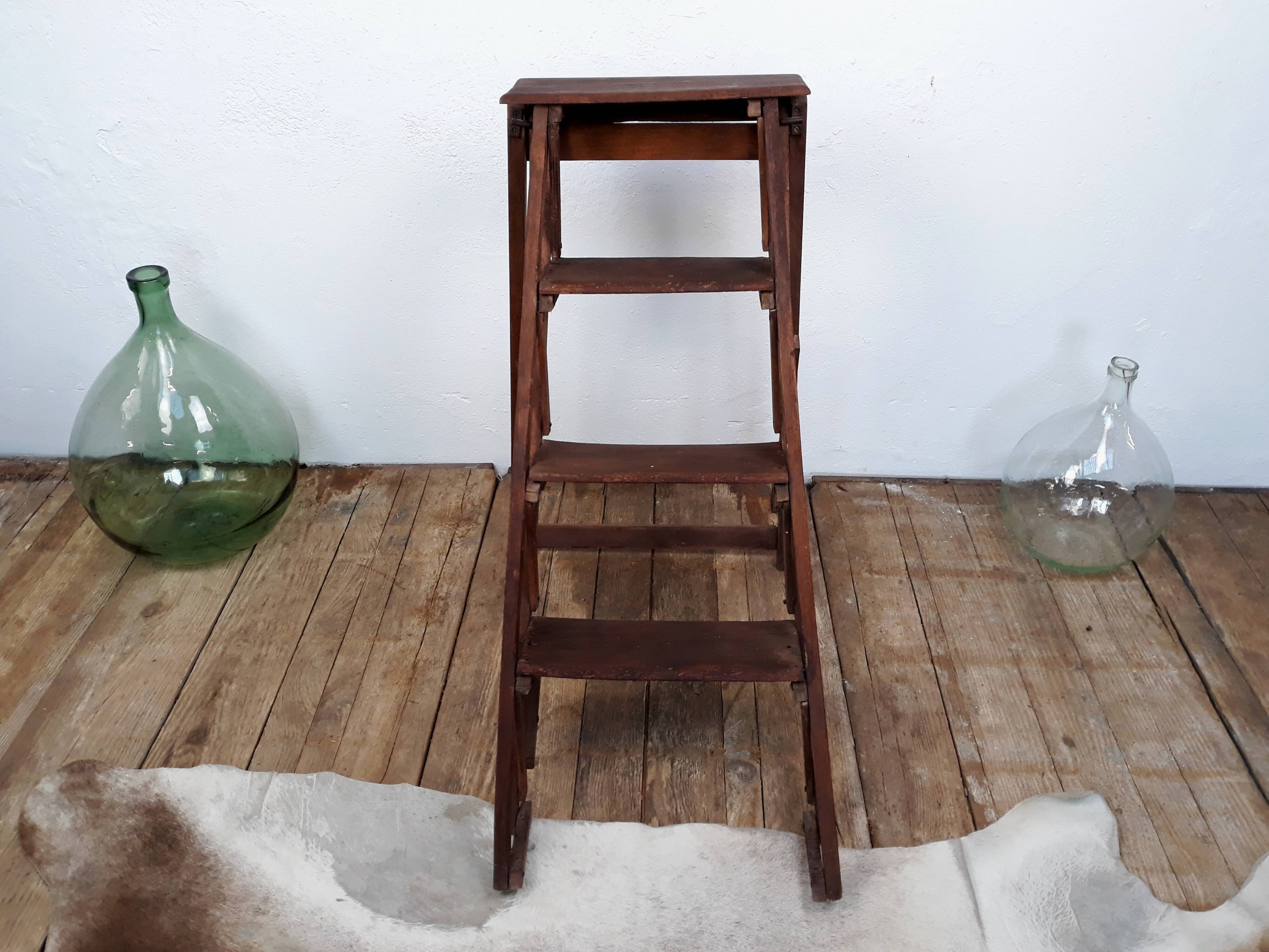 Former painter wooden stepladder