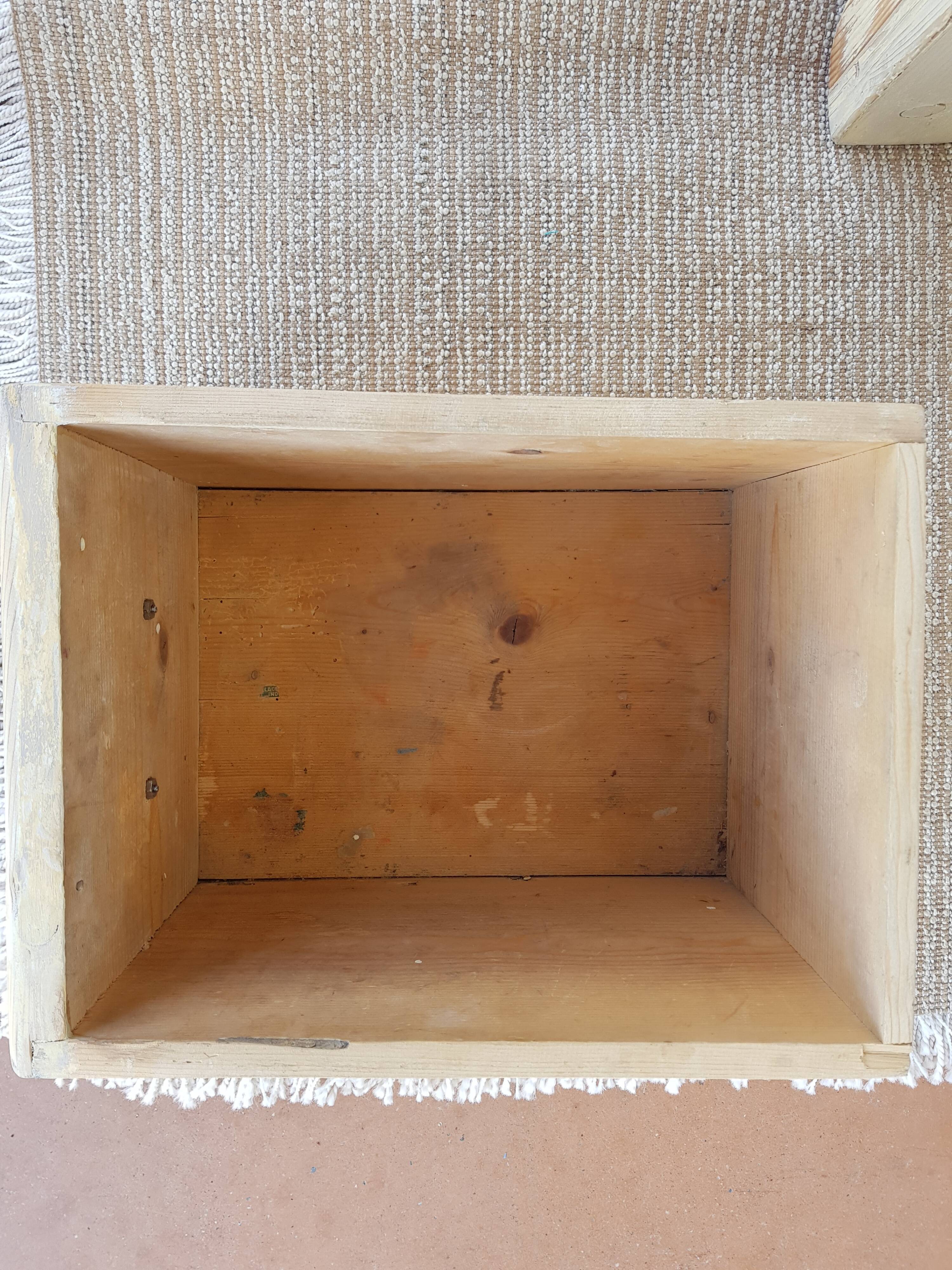 Old-trade furniture with "Grainetier" drawers