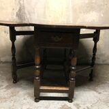 Vineyard Gateleg oak end XVIII-tiered table