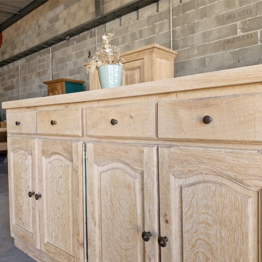 Buffet sideboard in sandblasted oak