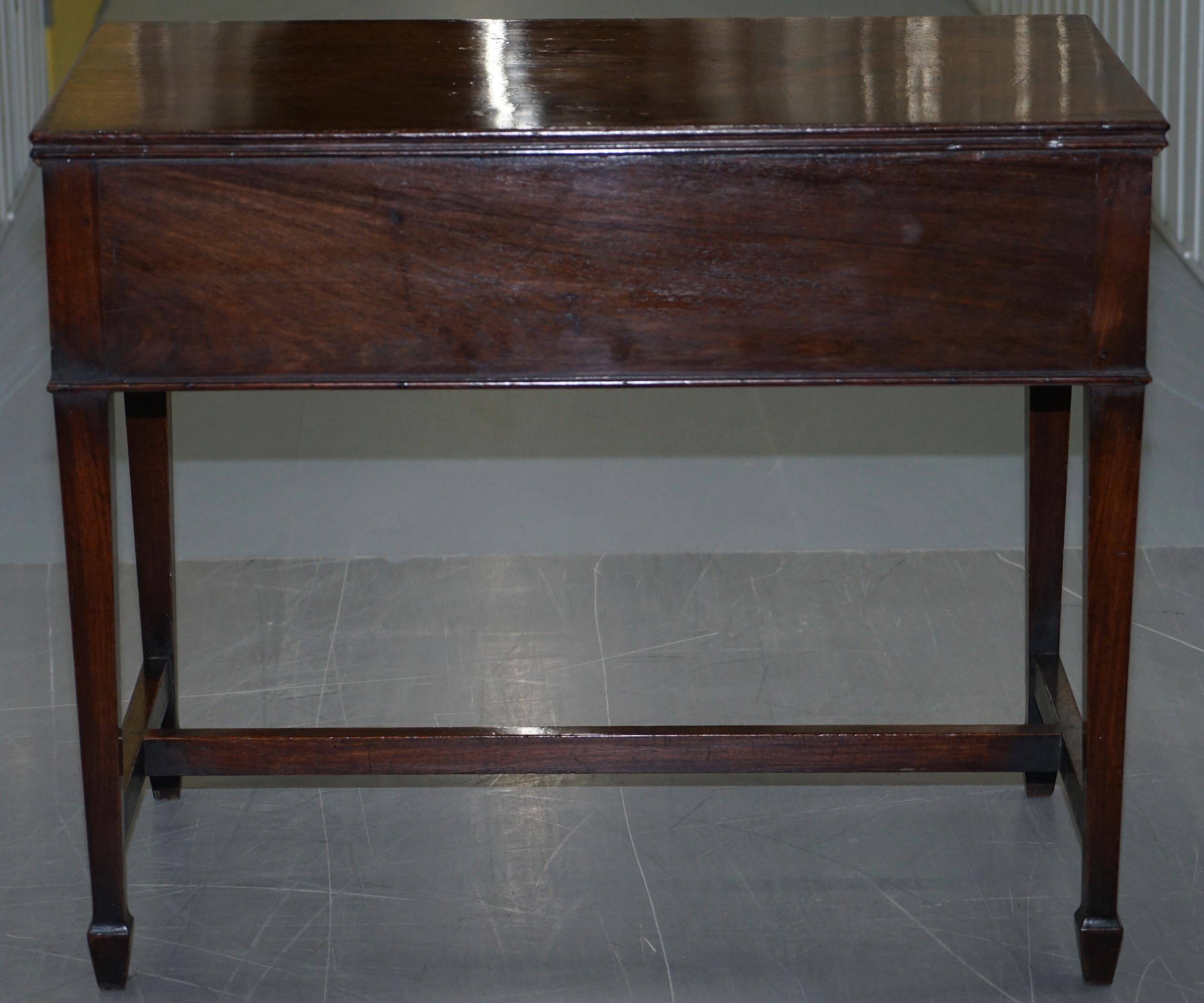 Library secretary George III in Cuban mahogany by Gillows, circa 1790.