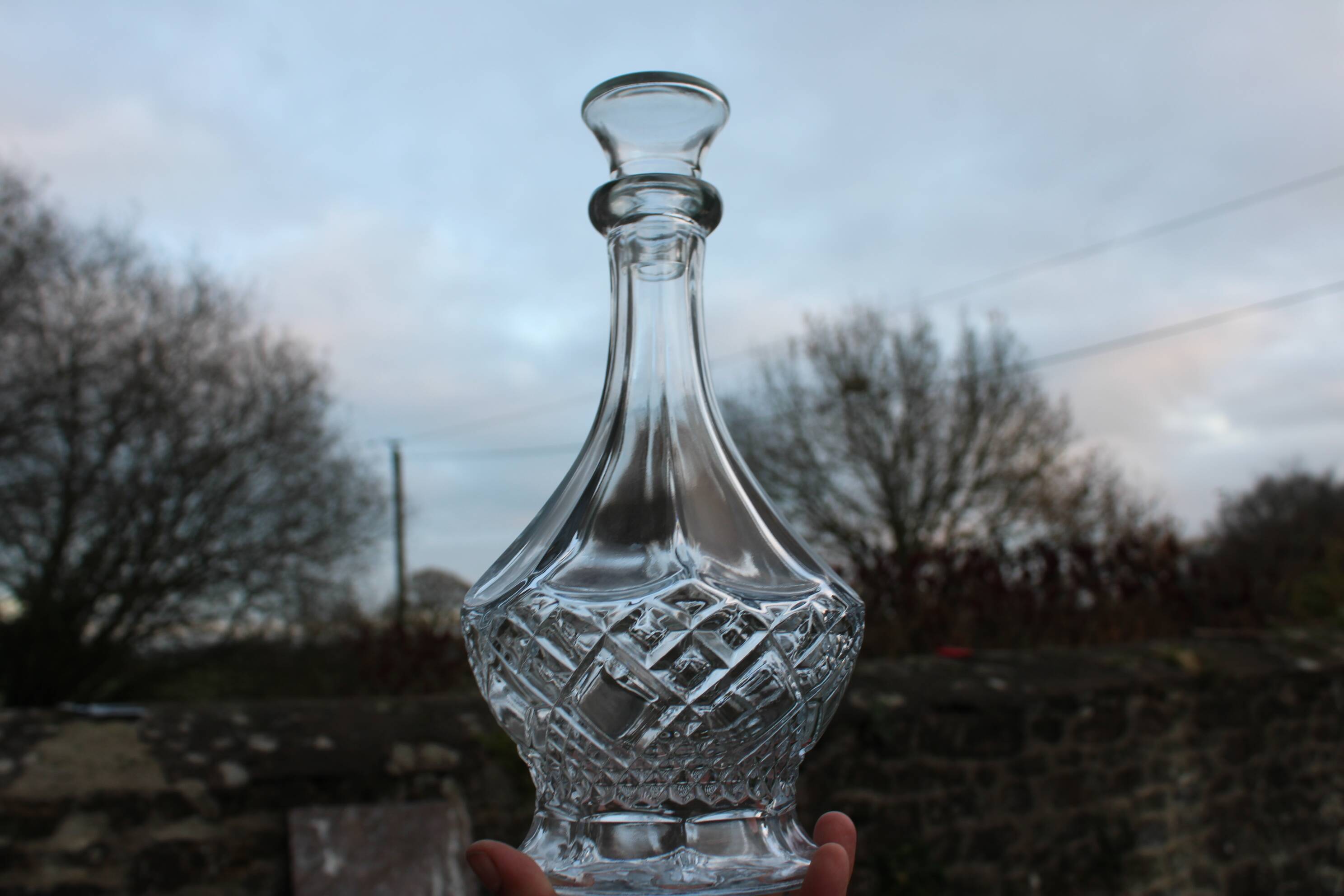 Elegant cut-glass carafe – classic and refined style