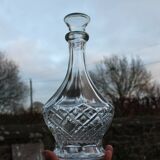 Elegant cut-glass carafe – classic and refined style