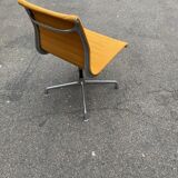 Eames design armchair, Hermann Miller edition, Aluminium Group series