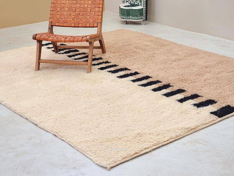 Traditional handmade pure wool rug, size 200 x 300 cm