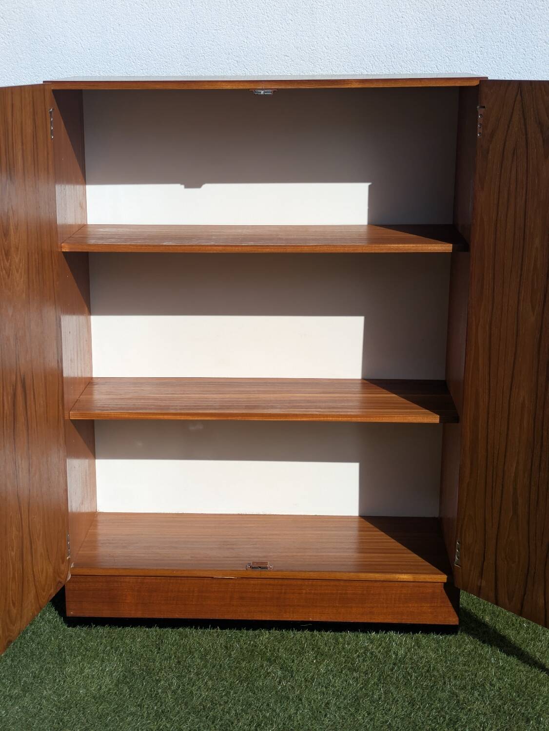 Vintage compact Scandinavian teak cabinet/sideboard, 1960s