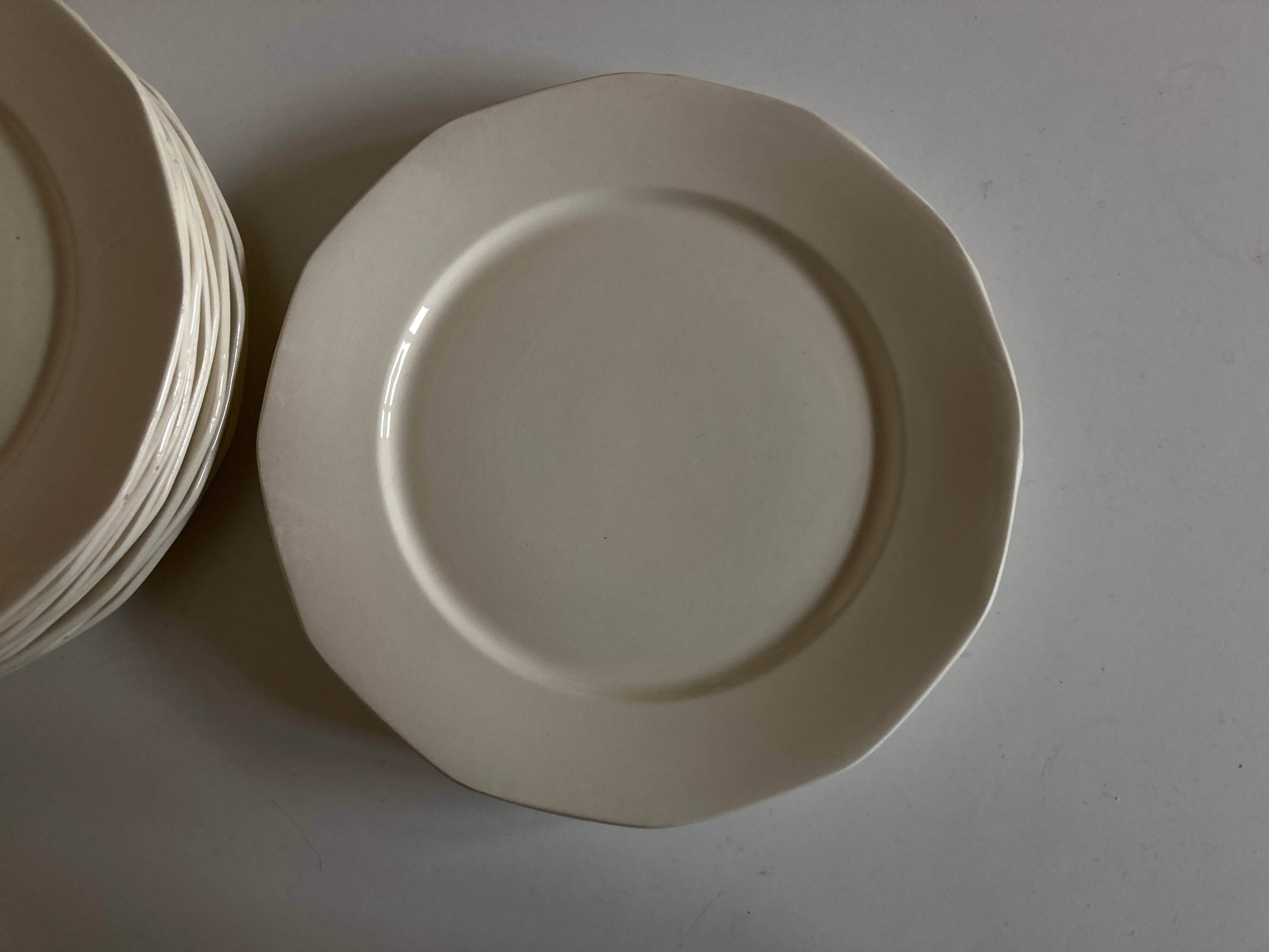 Set of 12 modernist ivory dinner plates in ironstone from 1940.