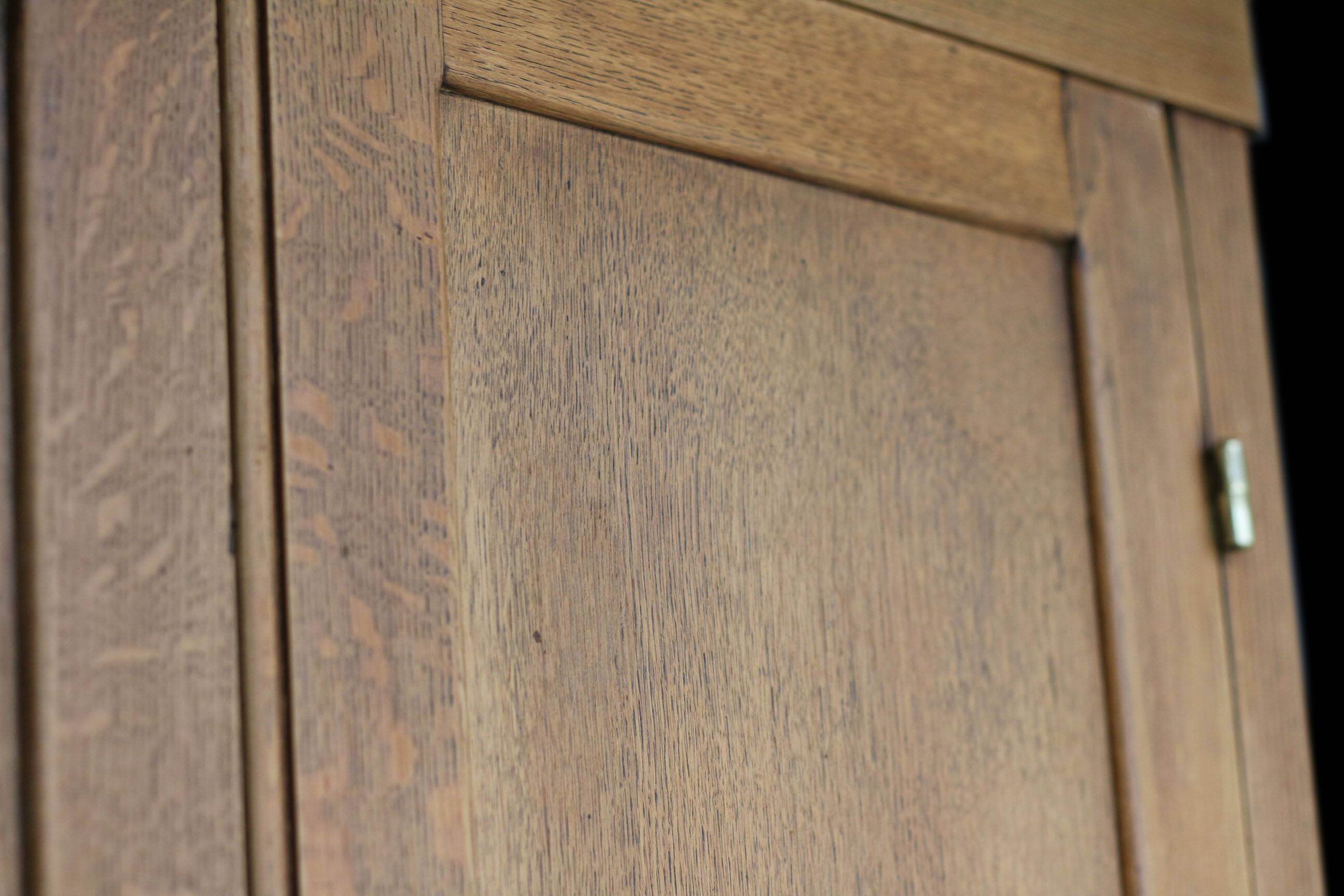 Rare primary school armoire in solid oak. 1920s/30s. Superb condition.