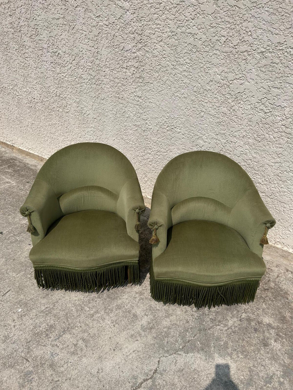 Paire de fauteuils crapaud vert vintage