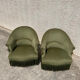 Paire de fauteuils crapaud vert vintage