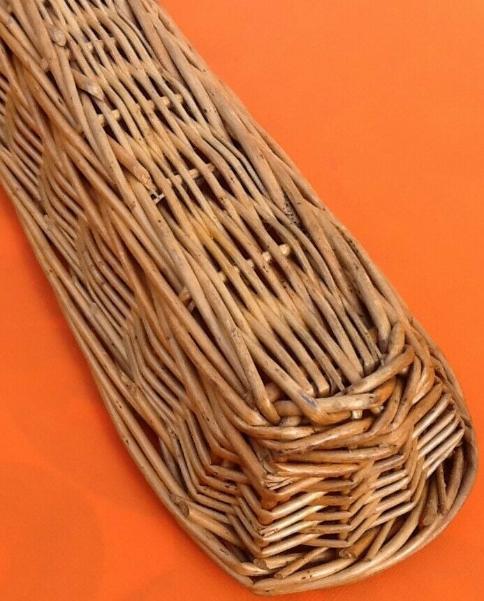 Braided wicker banneton basket