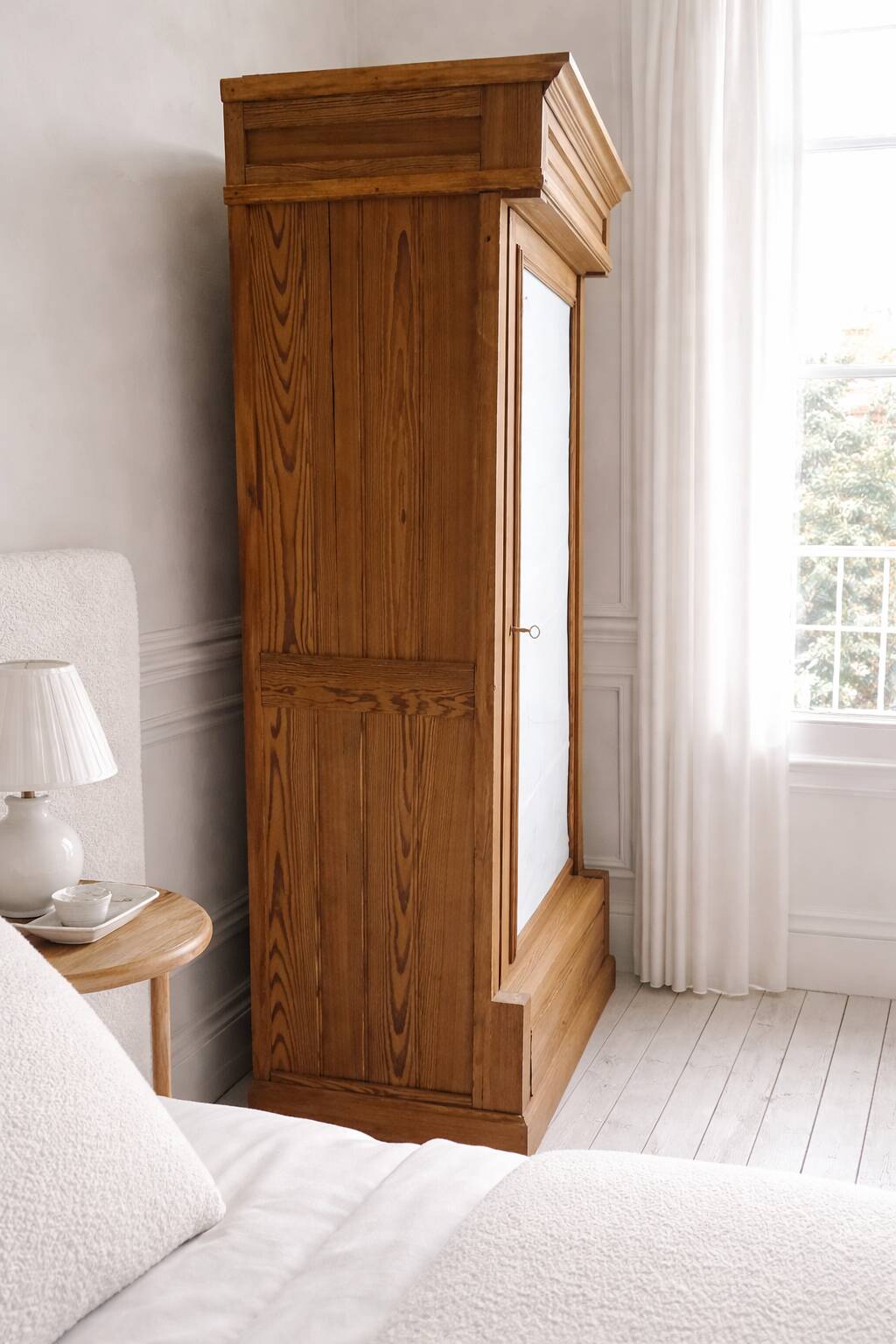 Lingerie, wardrobe, dresser from 1905 in pitch pine with a waxed finish.