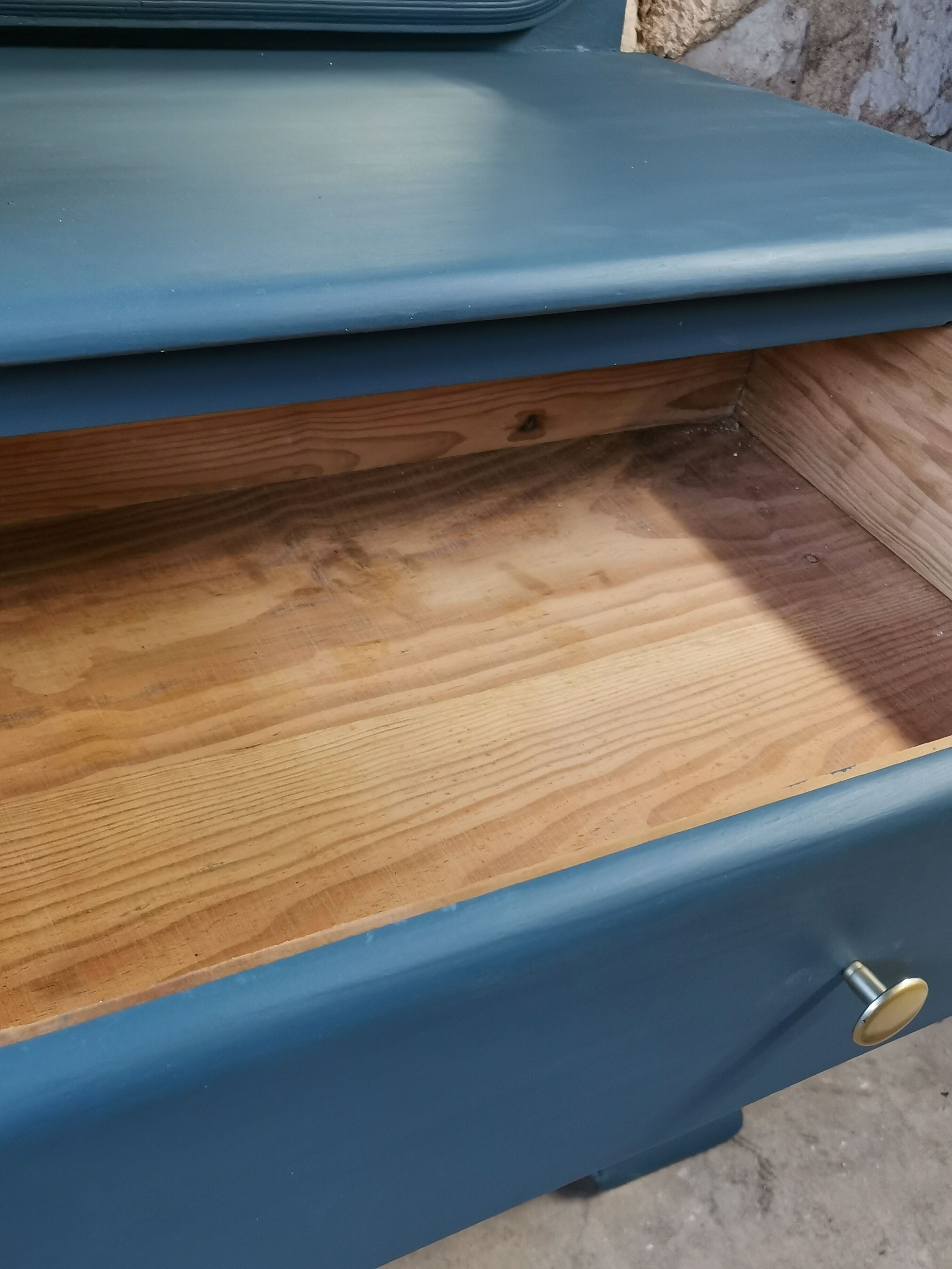 Asymmetrical cabinet