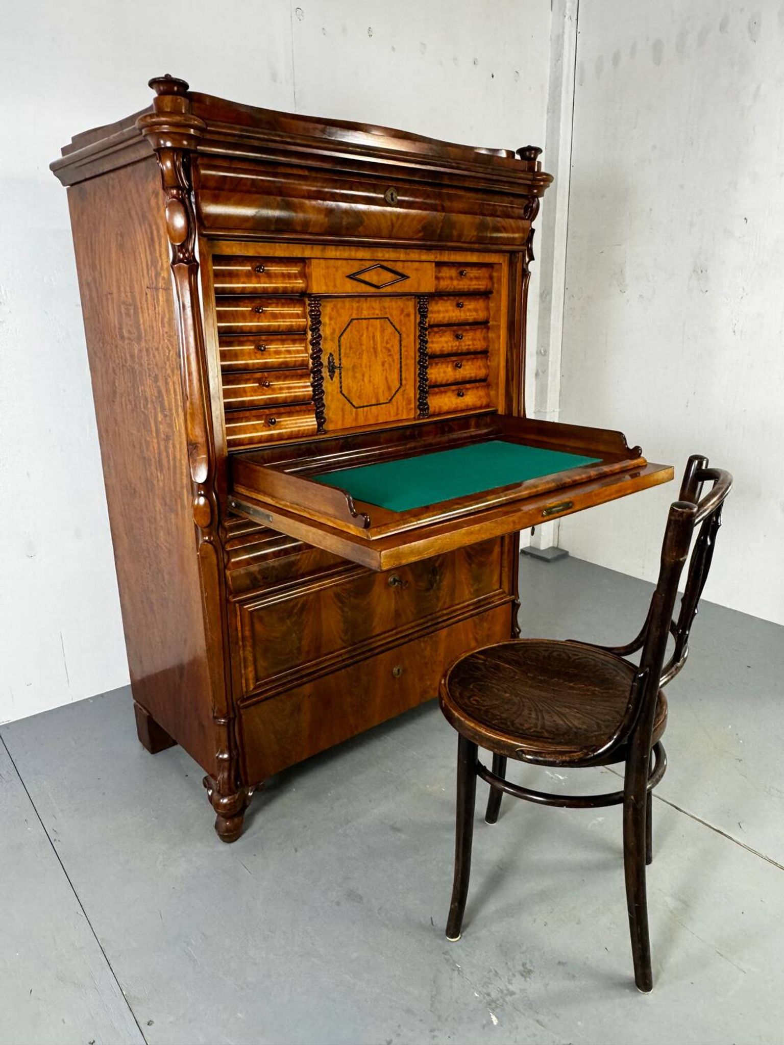 Biedermeier vintage oak and mahogany secretary desk, well-made, 1860.