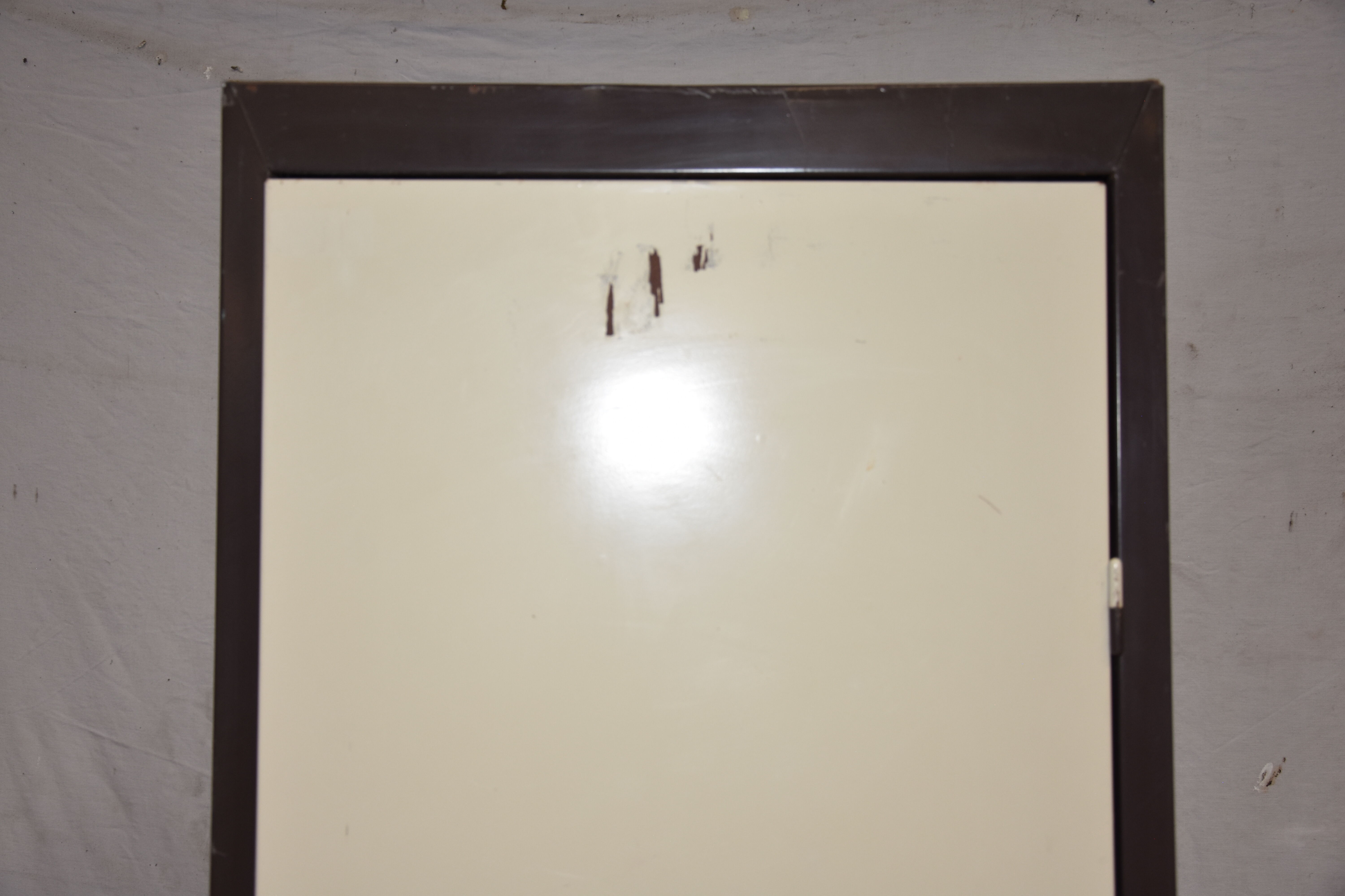 High metal cabinet 1 door