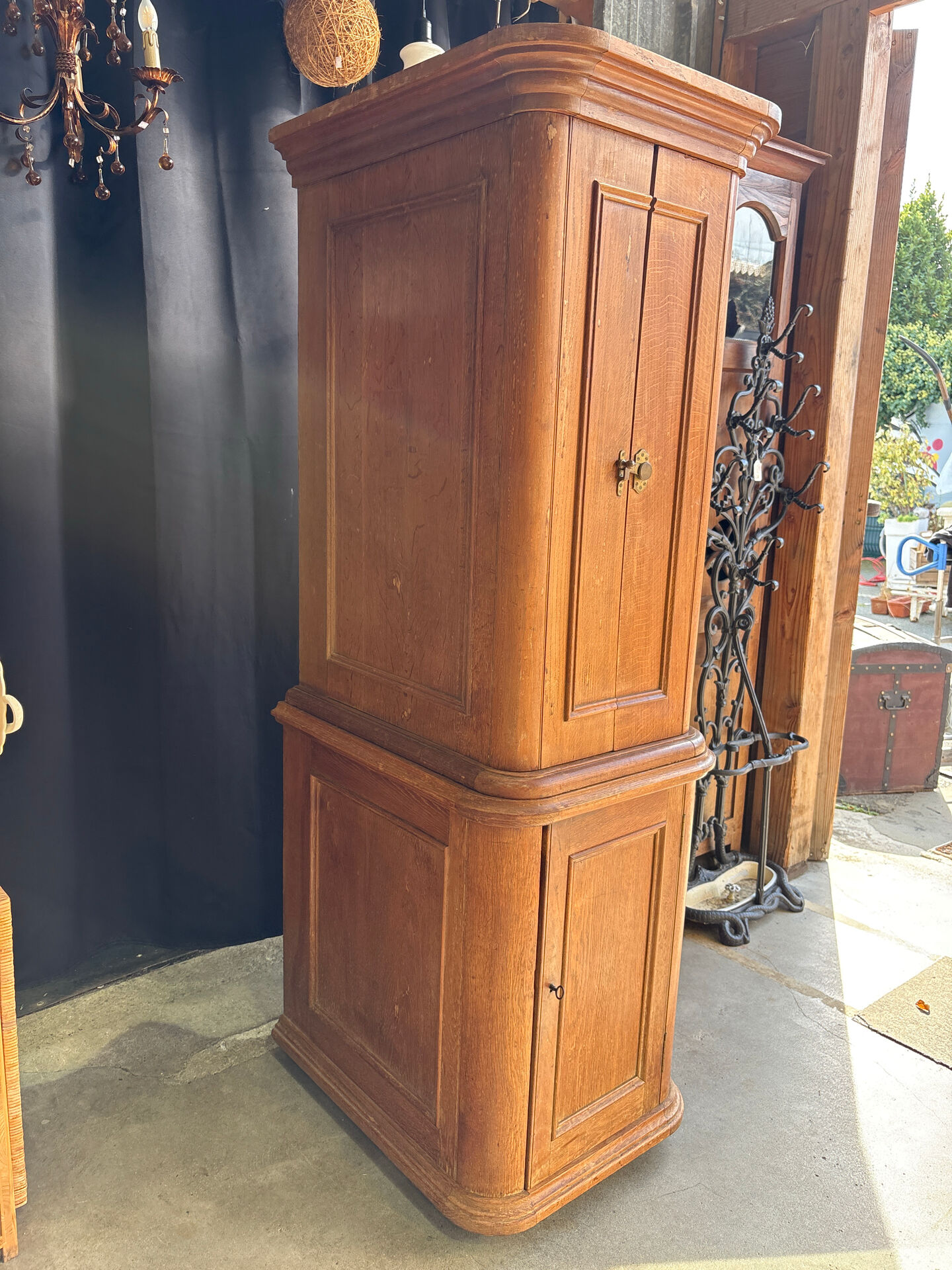 Exceptional old sacristy furniture in oak – 19th century