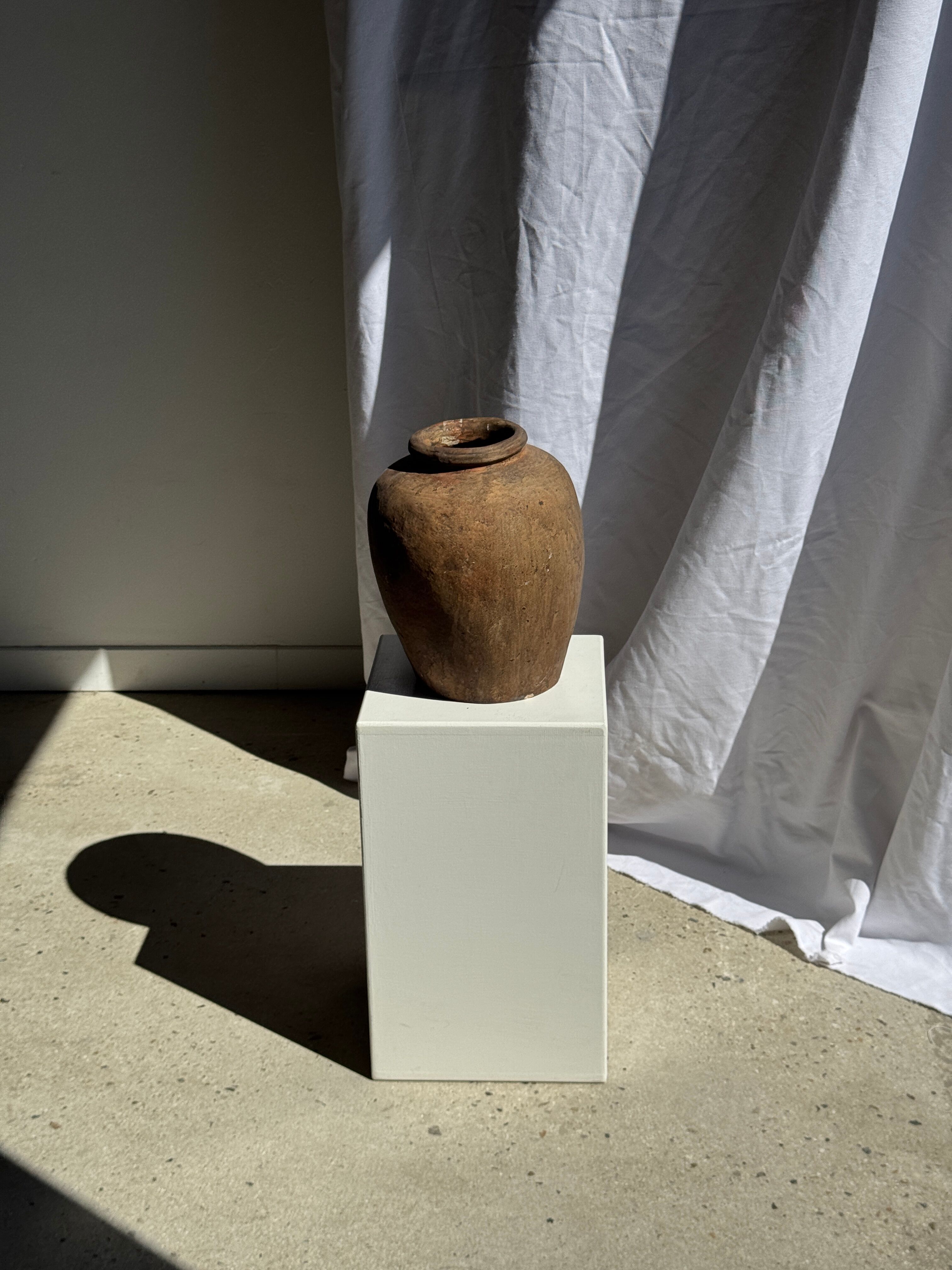 Borneo vase in brown terracotta (2) H35 D23