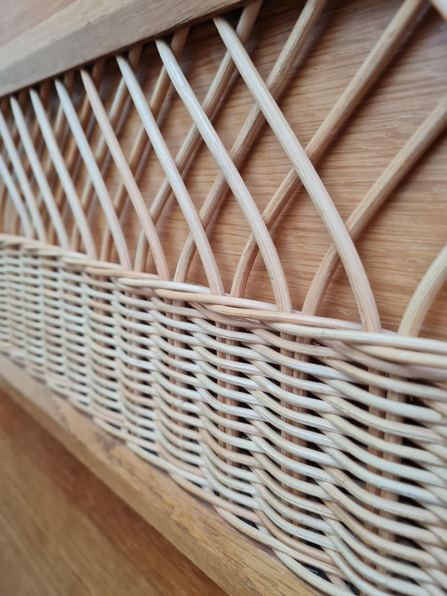 Single bed in rattan and wicker