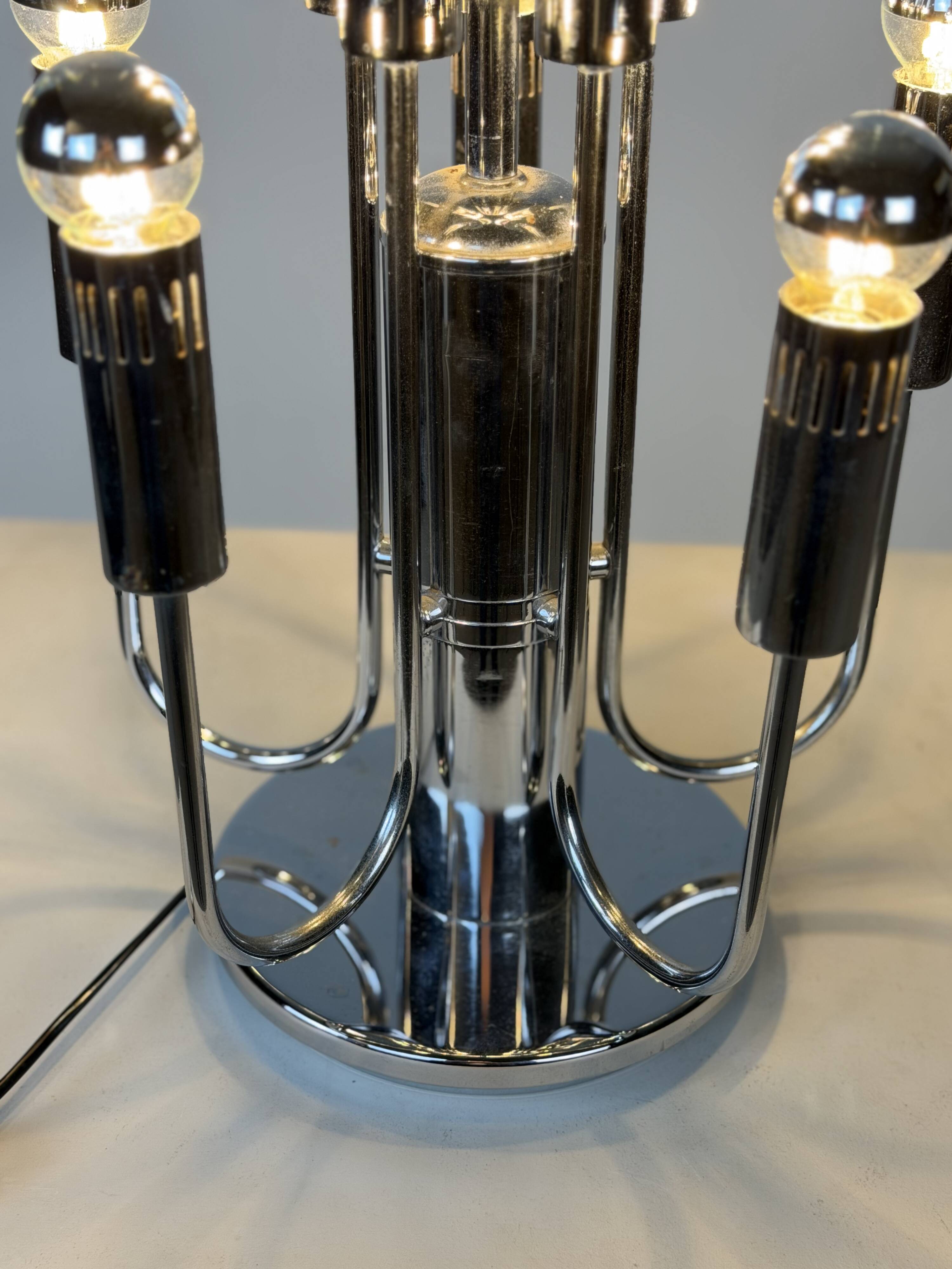 Table lamp