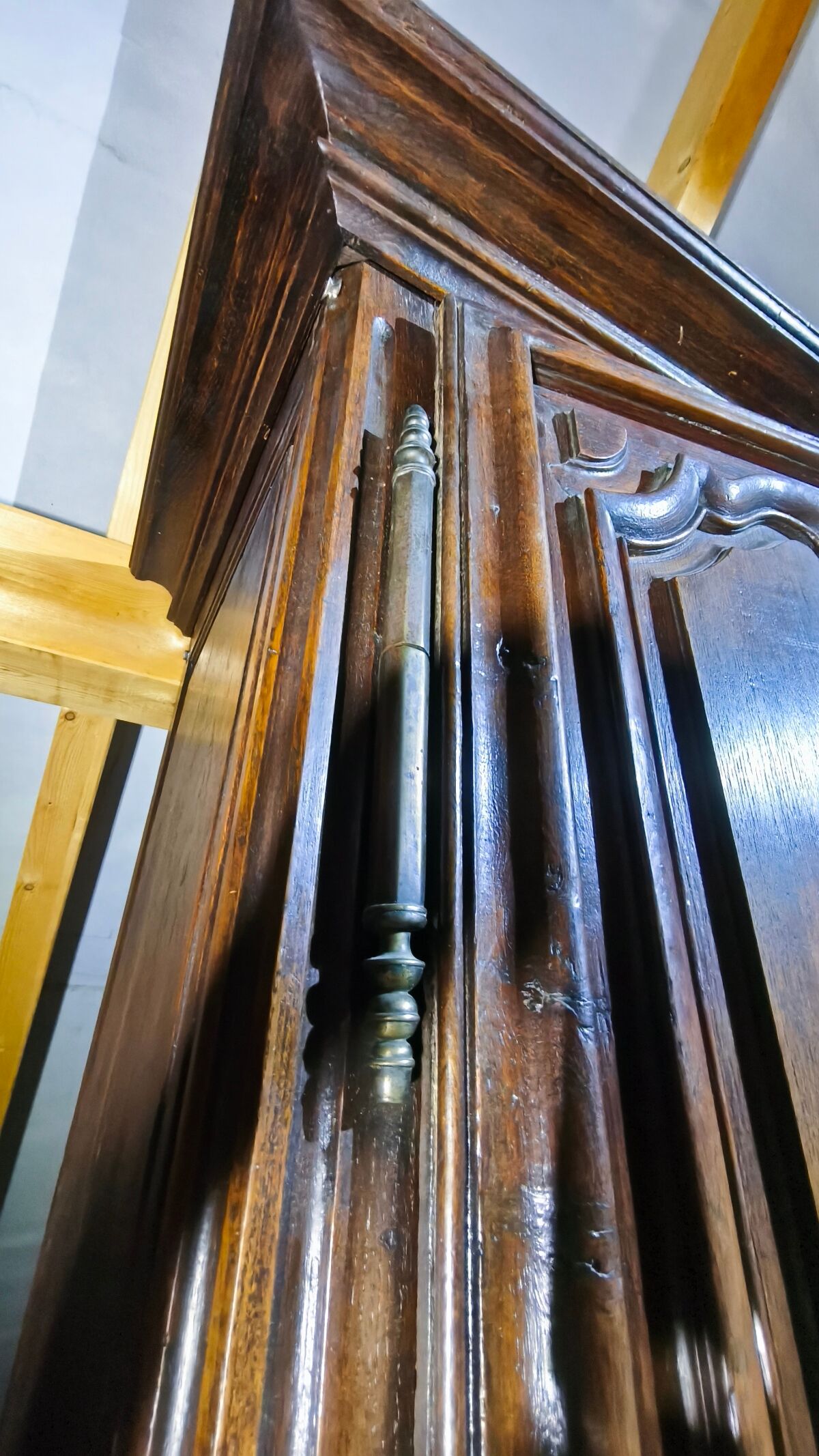 Antique 2-door wardrobe in solid oak