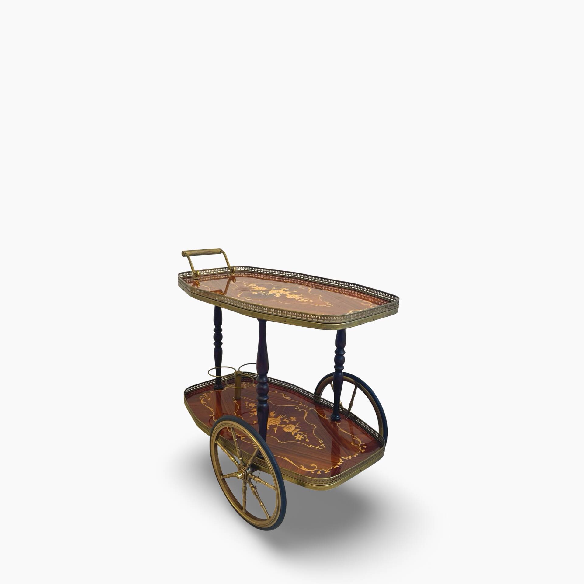 Chariot de bar en marqueterie de style Hollywood Regency italien présente des motifs floraux complexes.