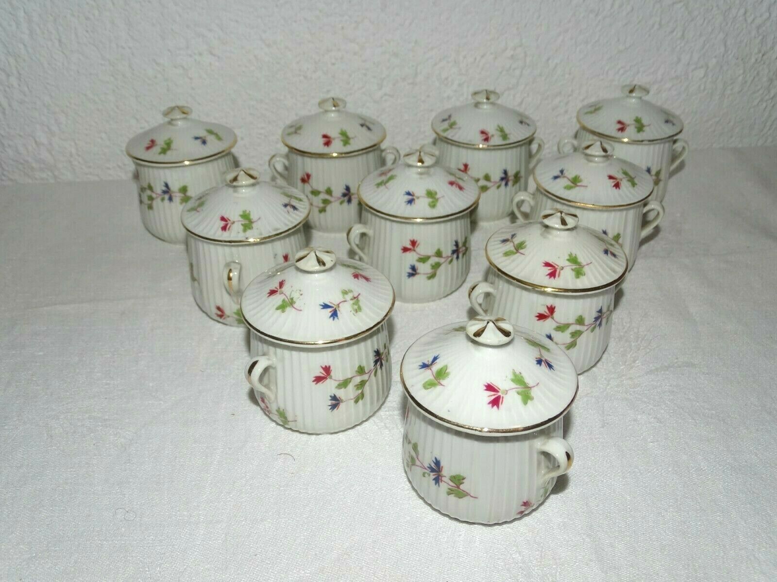 Service à Crème En Faïence, Dans Le Goût De Sceaux, Il Comprend Six Pots Une Verseuse Et Un Plateau A