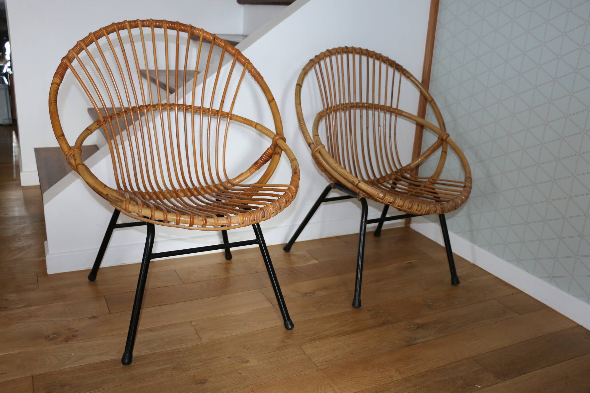 Fauteuil rotin enfant piètement métal 1950