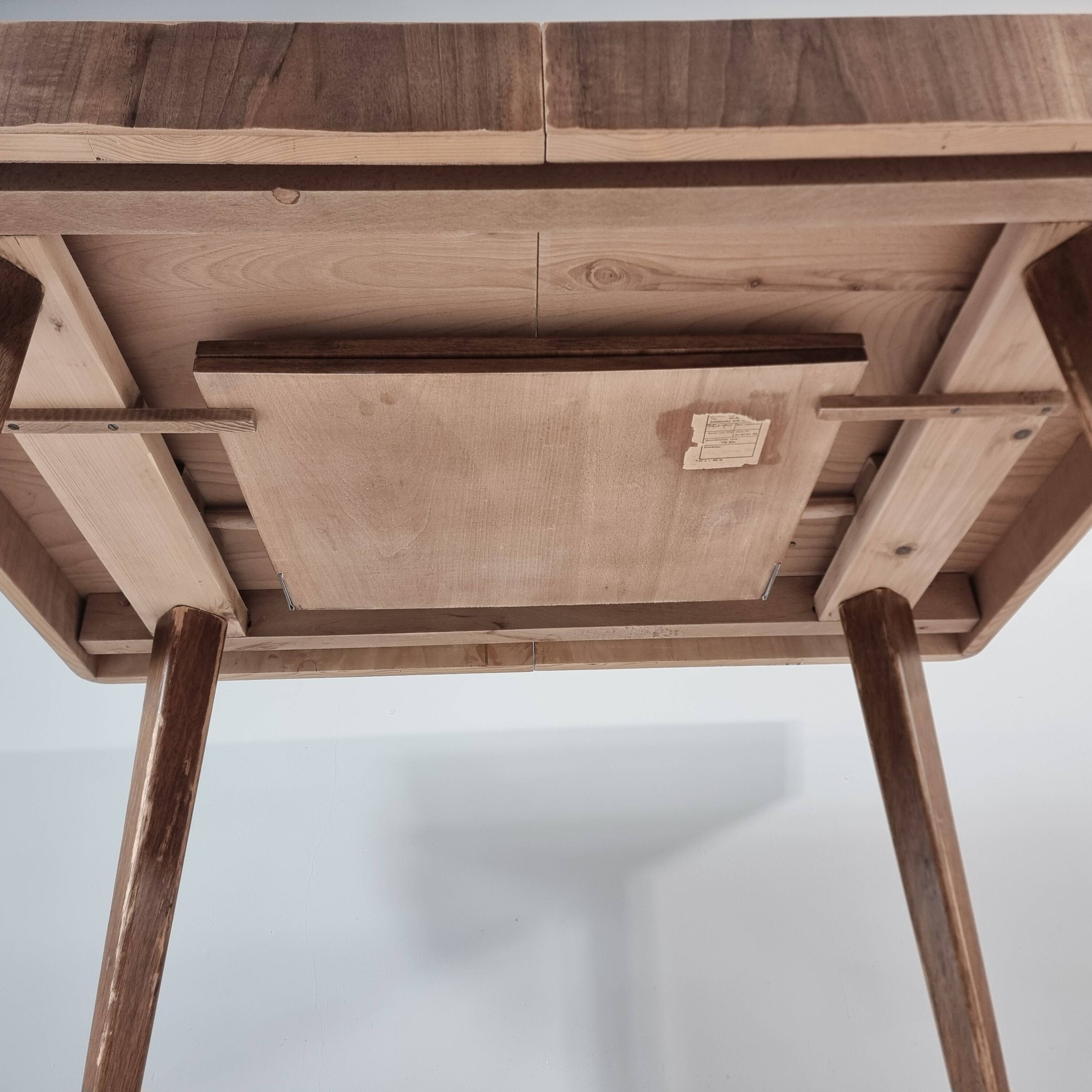 Vintage dining table in walnut, 1970s