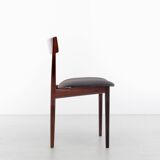 Suite de 4 chaises scandinaves en teck modèle 39