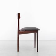 Suite de 4 chaises scandinaves en teck modèle 39