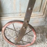 Bi child 1900 in metal and wood on base