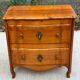 Commode de style mix Louis XV Louis Philippe noyer massif queue d'aronde