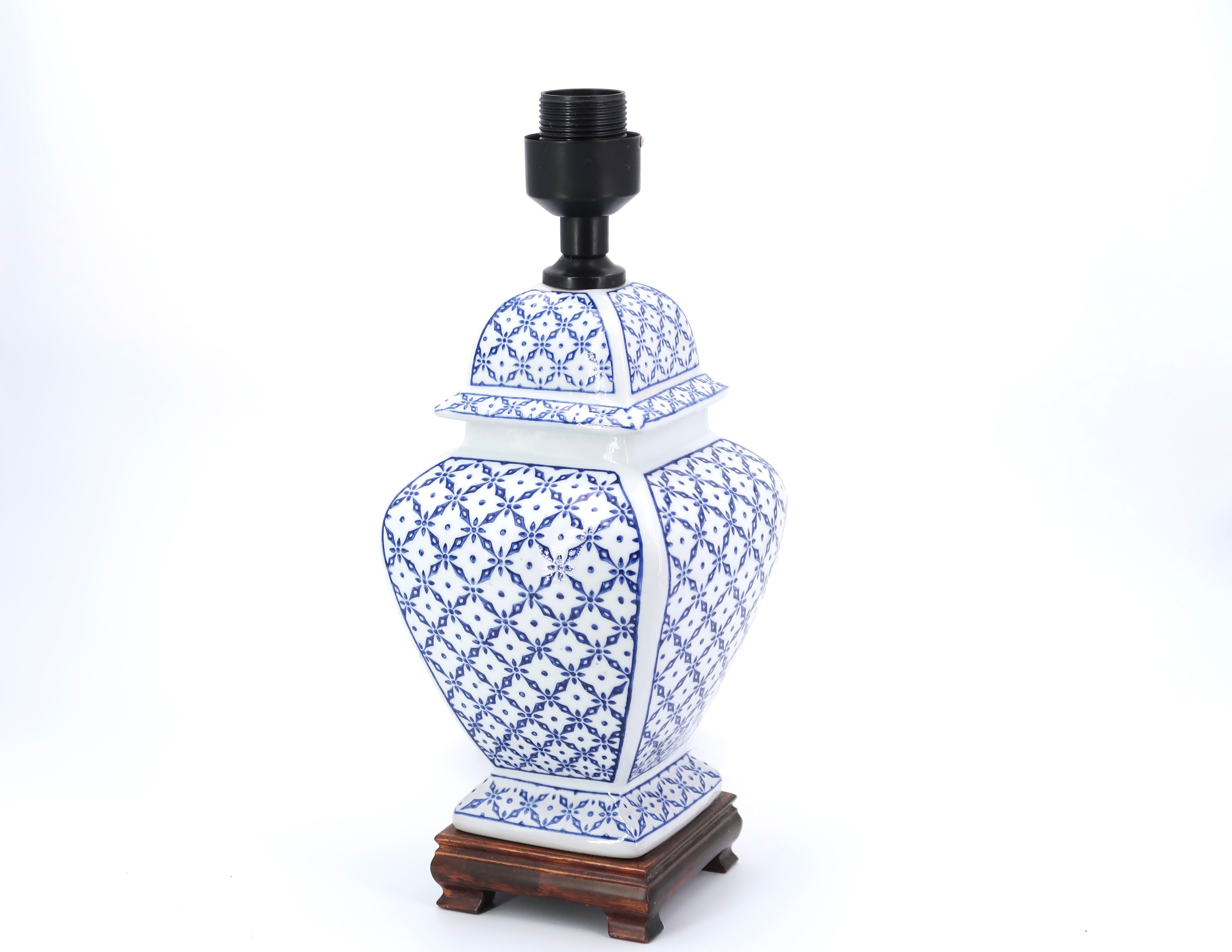 White and blue porcelain lamp