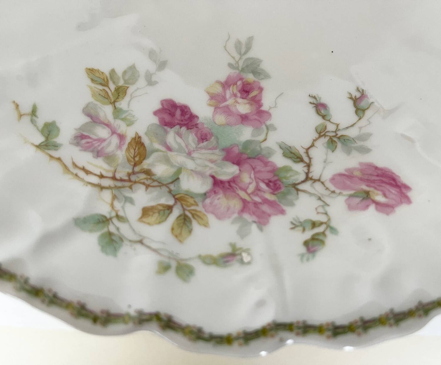 Porcelain fruit bowl