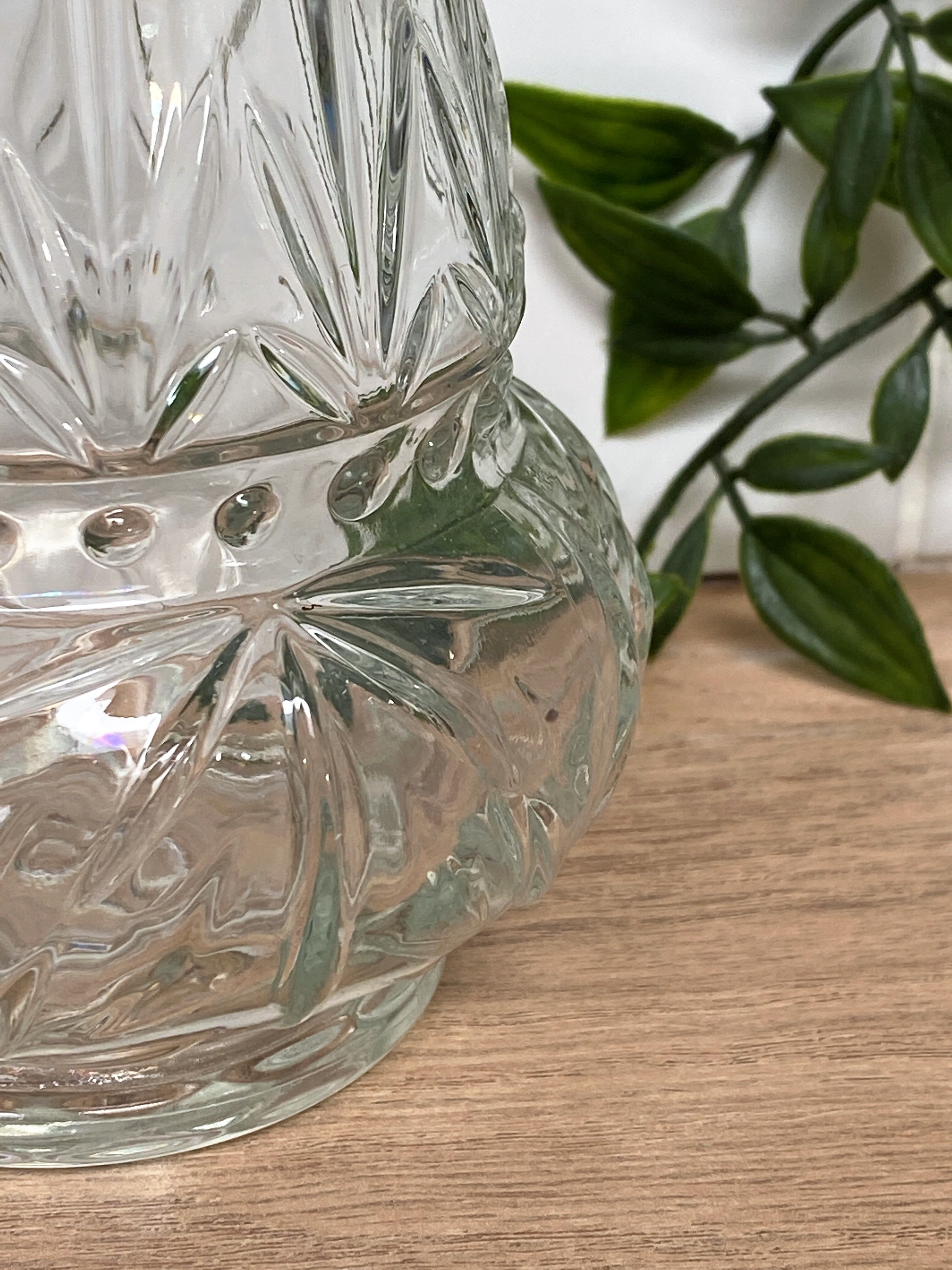 0.5 L molded glass decanter