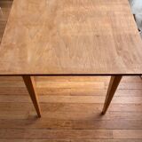 Desk with tapered legs