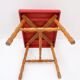 Petite table d'appoint avec pieds tournés et plateau rouge - Josco, fabriquée en Belgique - années 1950