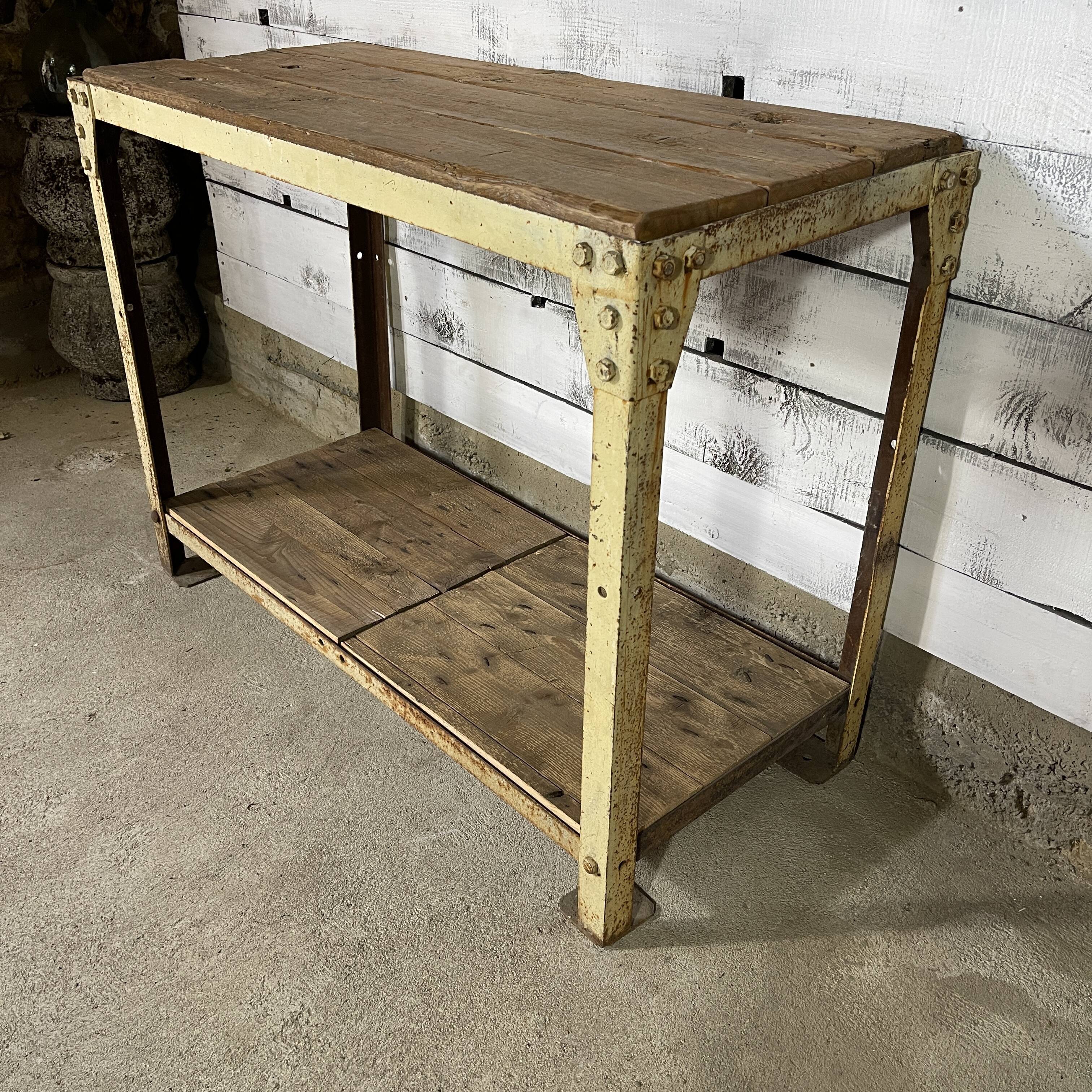 Steel and wood establishment
