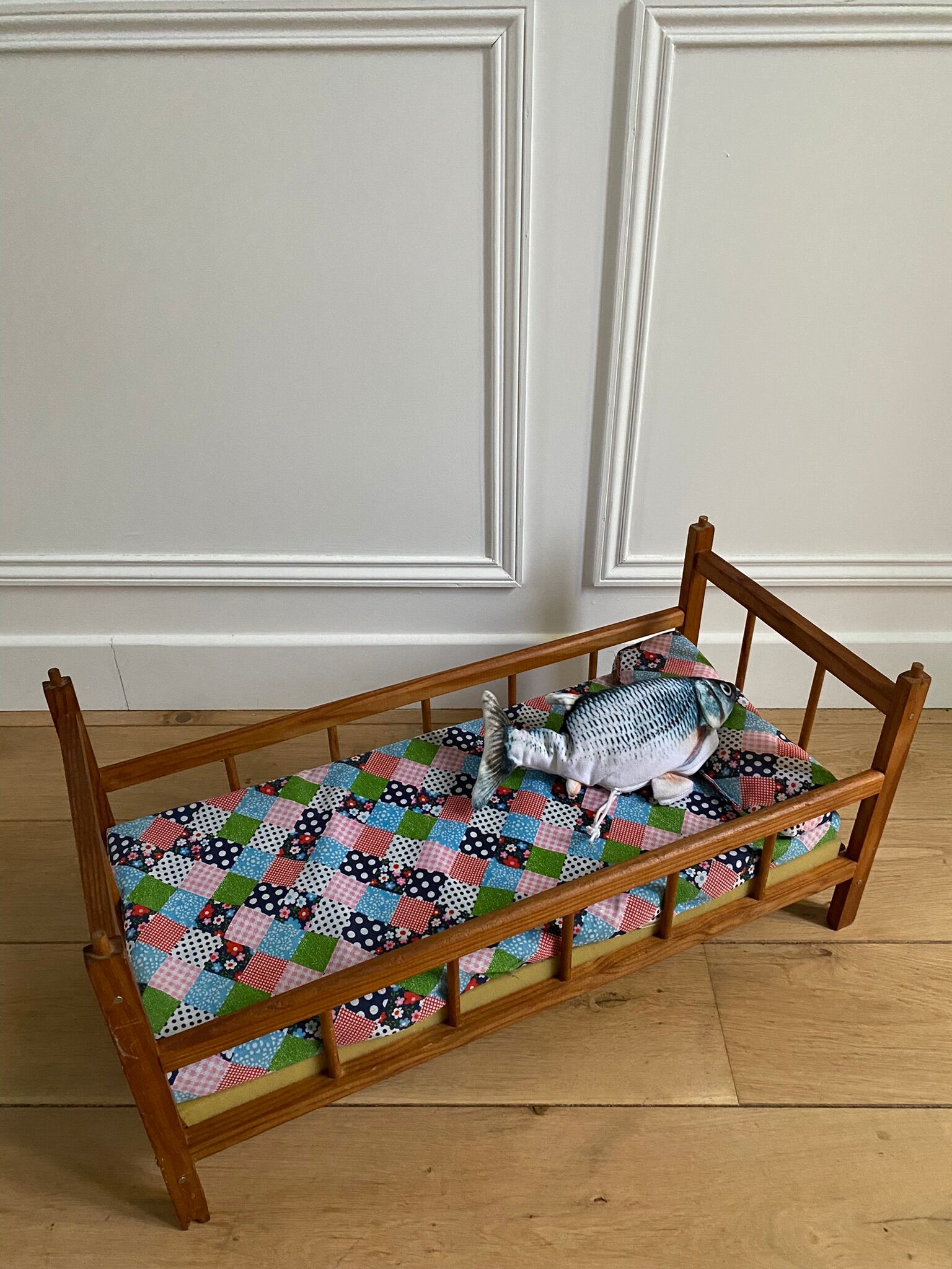 Dejou Vintage Wooden Dollbed 60s