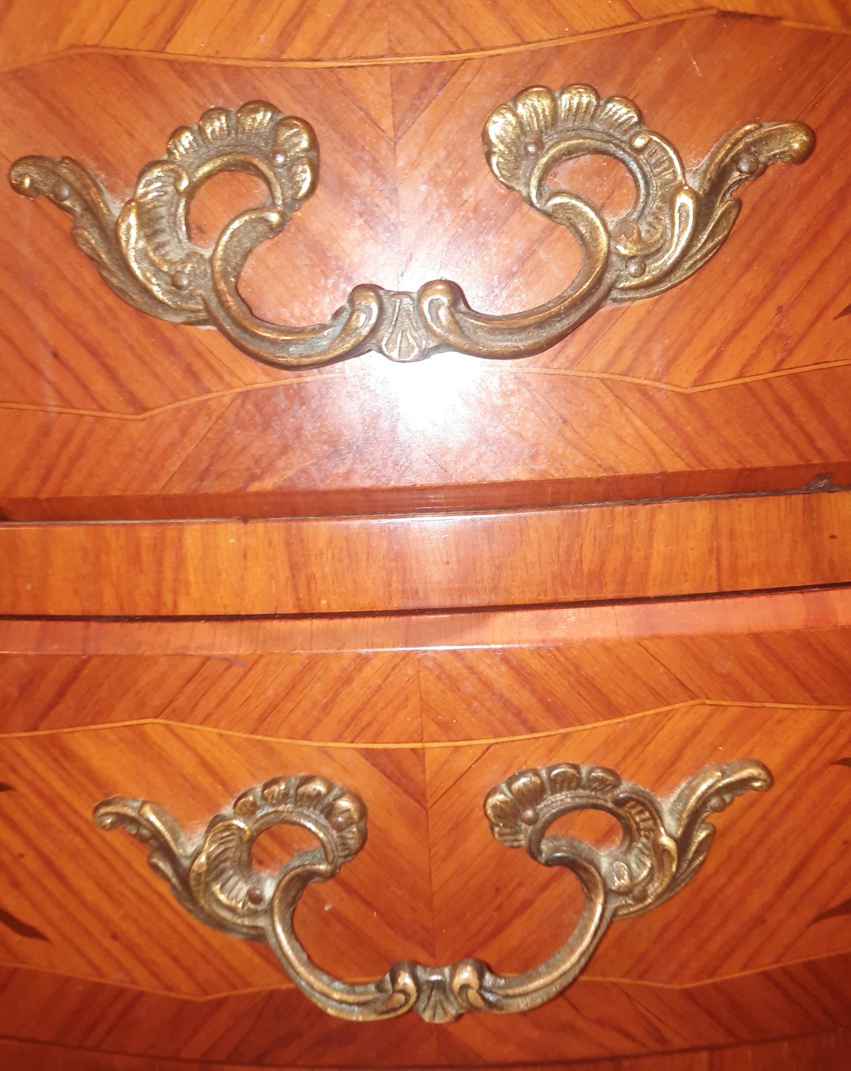Flowered marquetry commode in Louis XV style