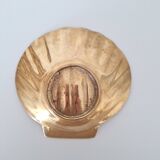 Shell-shaped brass catchall