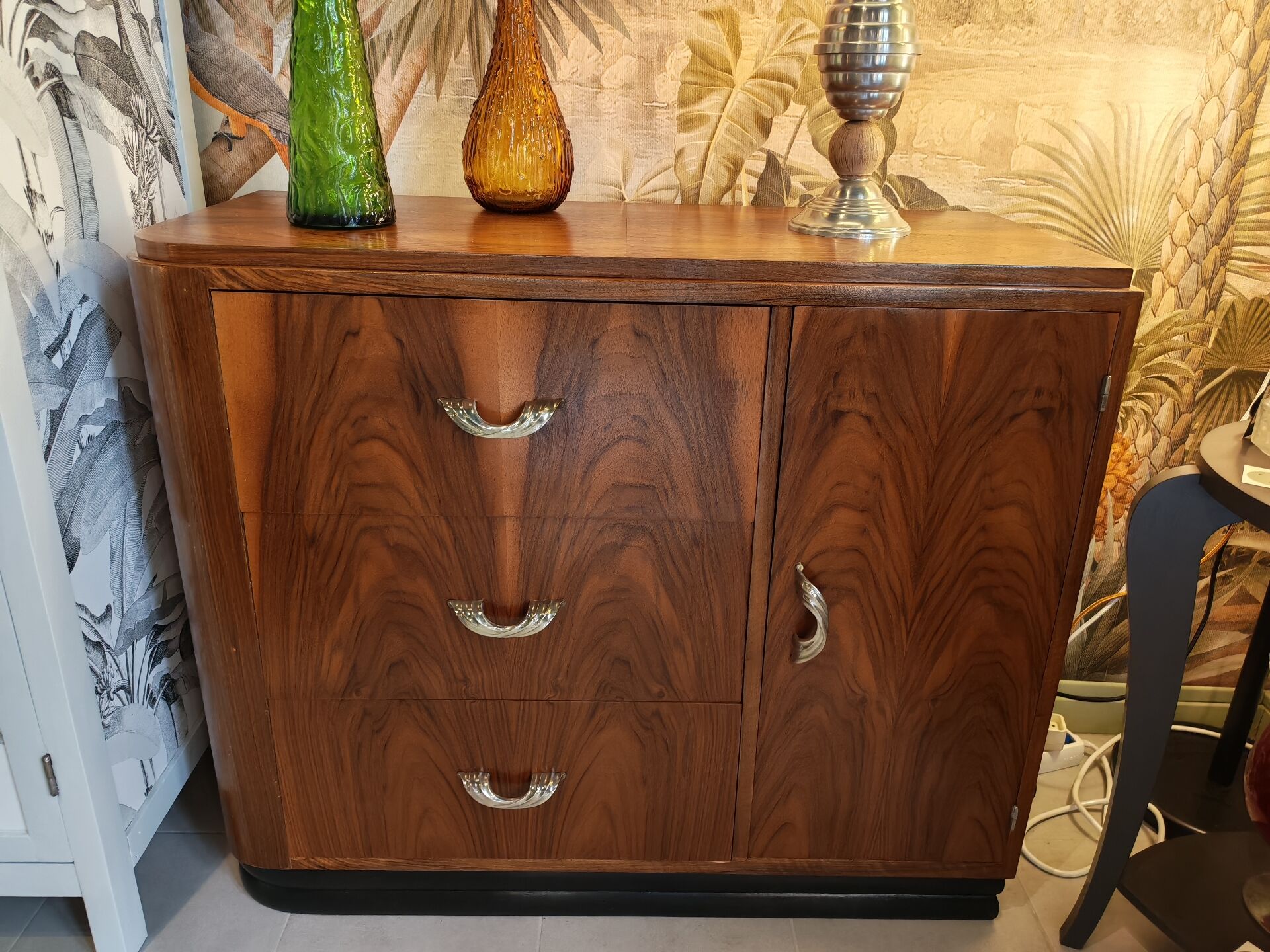 Art Deco bar furniture