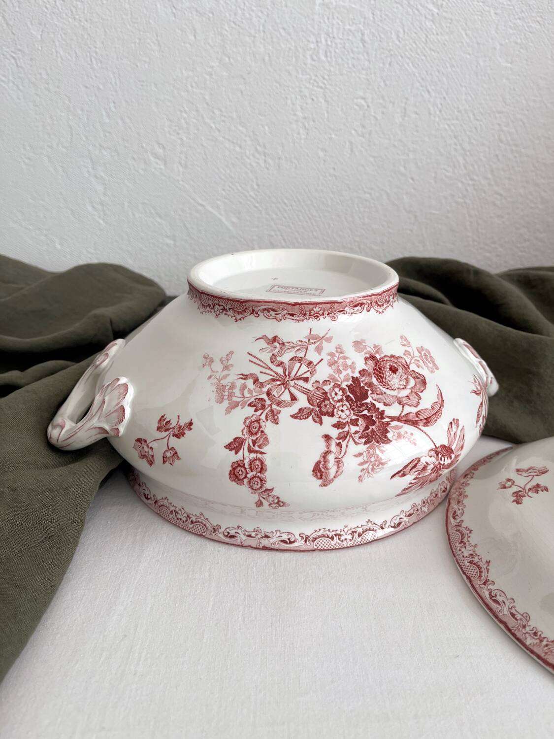 Fontanges ironstone tureen, Sarreguemines
