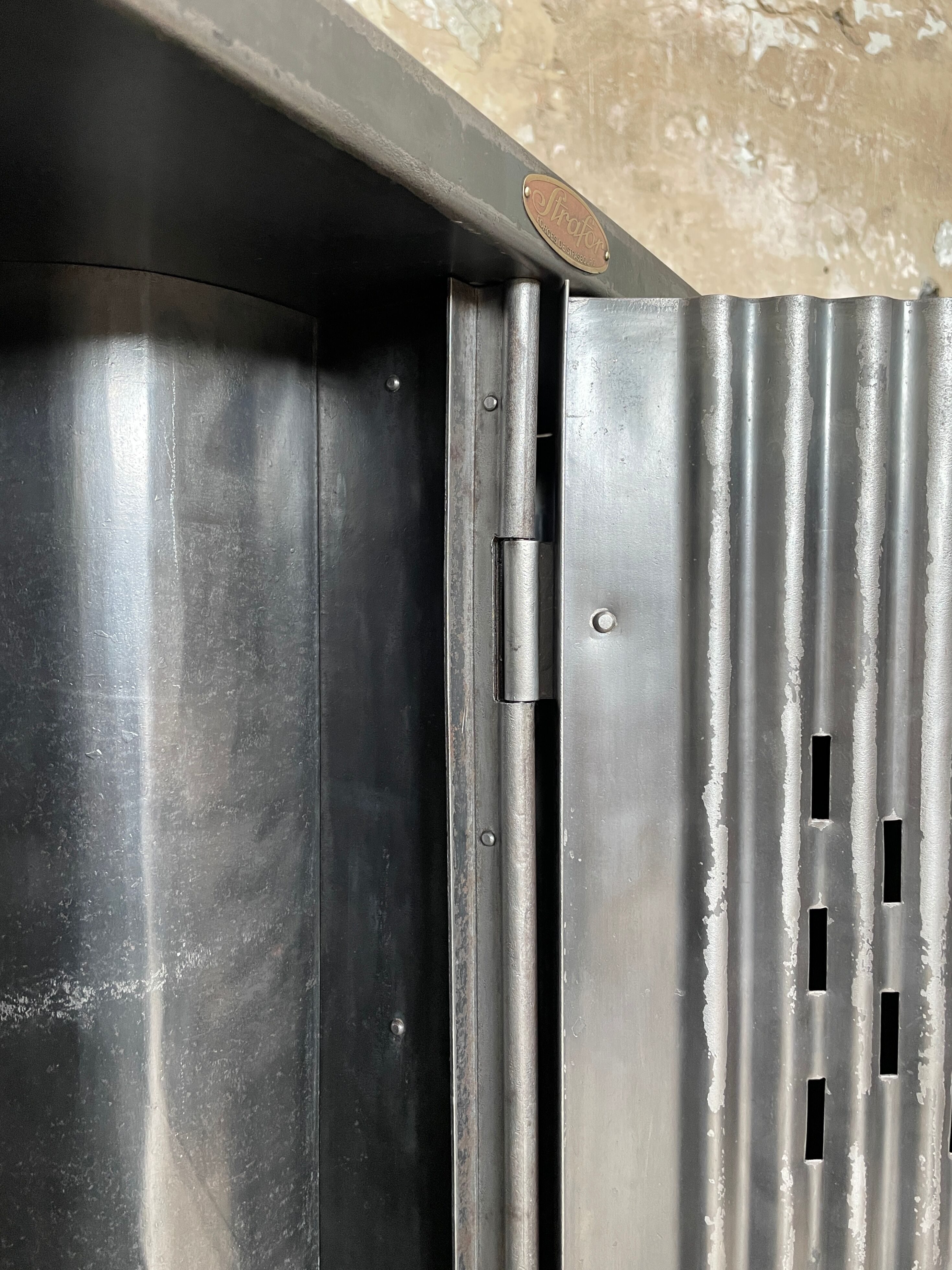 Strafor double-door corrugated iron cloakroom, circa 1920.