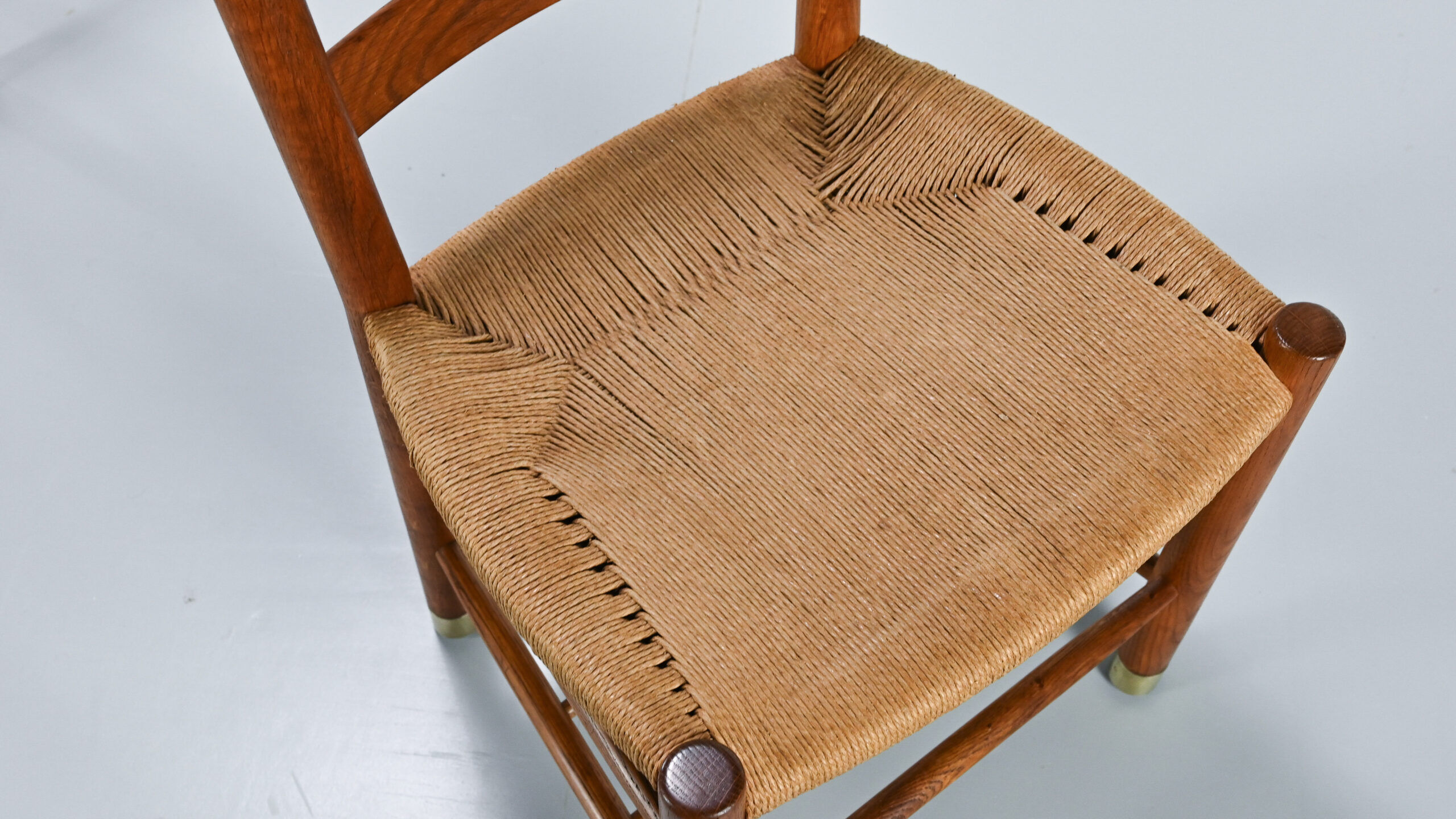 Viggo Hardie-Fischer, set of 6 Danish church chairs in oak for Sorø Møbelfabrik. 1950s